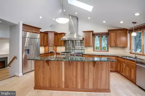 6434 Melia St, Springfield, VA 22150 photo 9