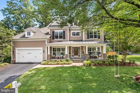 611 Plum St SW, Vienna, VA 22180