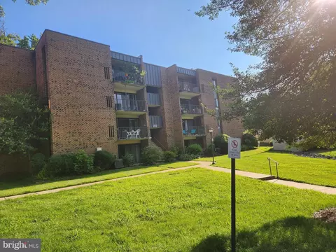 7802 Dassett Ct #201, Annandale, VA 22003