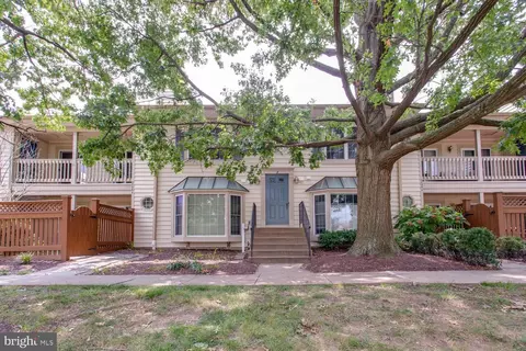 6086 Essex House Sq # b, Alexandria, VA 22310