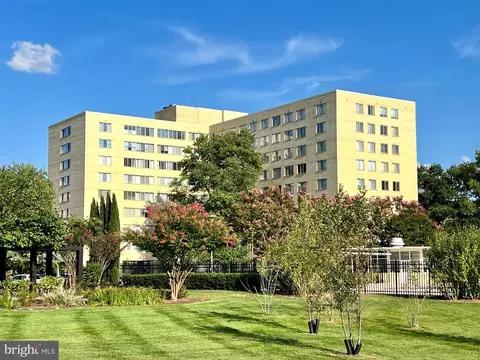 6631 Wakefield Dr #320, Alexandria, VA 22307