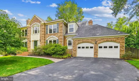 433 W Court NW, Vienna, VA 22180