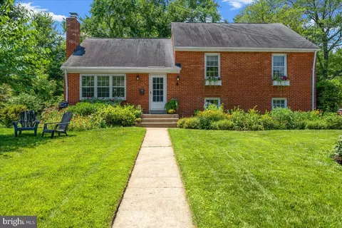 1009 Croton Dr, Alexandria, VA 22308