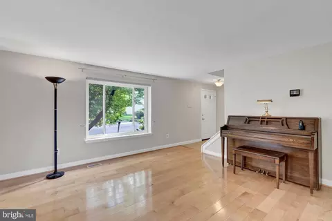 3032 Burchlawn St, Herndon, VA 20171 photo 2