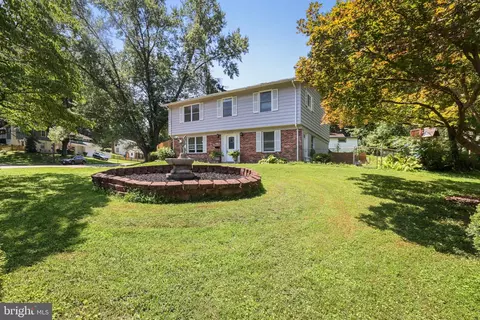 6208 Bardu Ave, Springfield, VA 22152