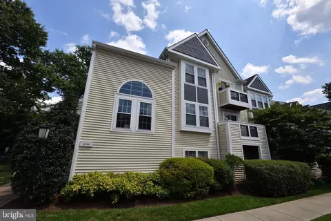 12900 Grays Pointe Rd # b, Fairfax, VA 22033