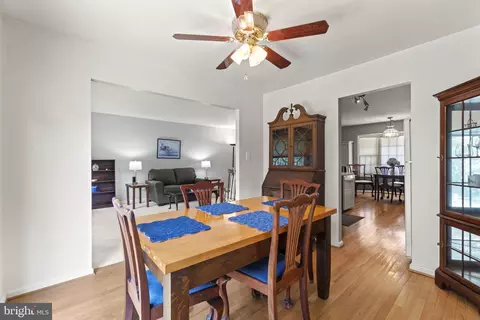 7920 Edinburgh Dr, Springfield, VA 22153 photo 9