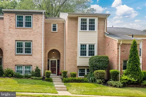 6615 Midhill Pl, Falls Church, VA 22043