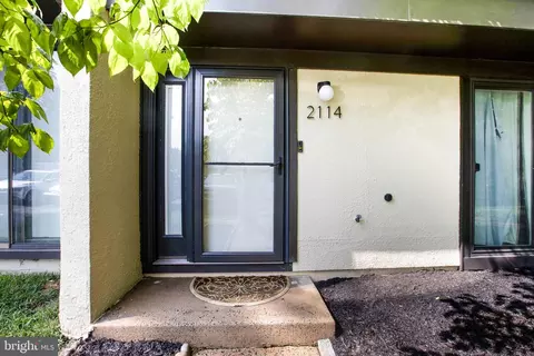 2114 Cartwright Pl, Reston, VA 20191 photo 4