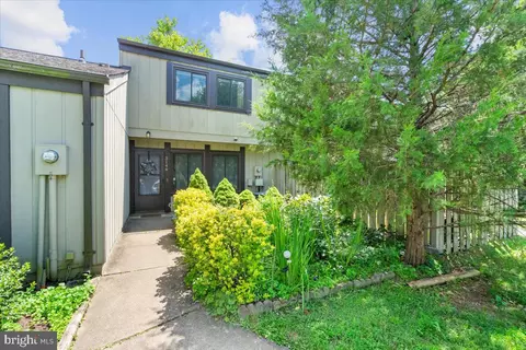 3144 Babashaw Ct, Fairfax, VA 22031