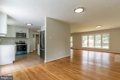 7313 Lamar Dr, Springfield, VA 22150 photo 8