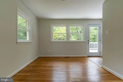 7313 Lamar Dr, Springfield, VA 22150 photo 3