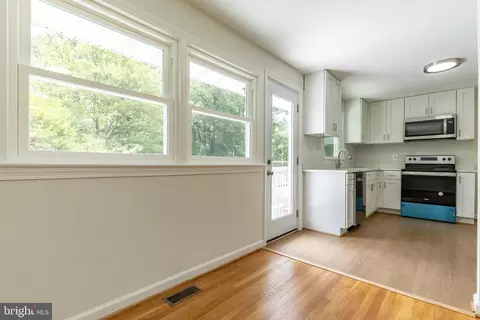 7313 Lamar Dr, Springfield, VA 22150 photo 4