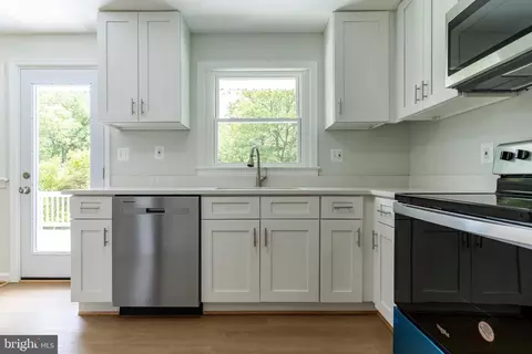 7313 Lamar Dr, Springfield, VA 22150 photo 9