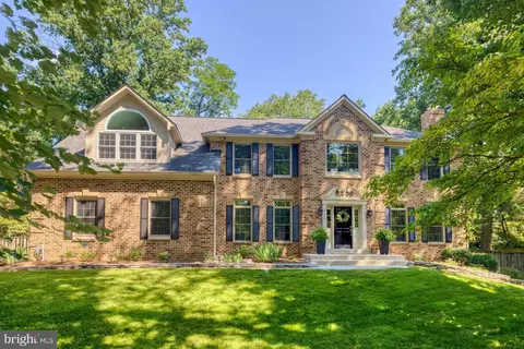 2710 Green Holly Springs Ct, Oakton, VA 22124