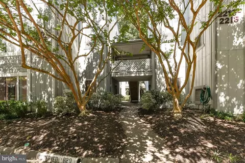 2226 Hunters Run, Reston, VA 20191