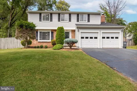 9712 Water Oak Dr, Fairfax, VA 22031