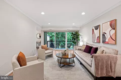 9804 Kingsbridge Dr #201, Fairfax, VA 22031