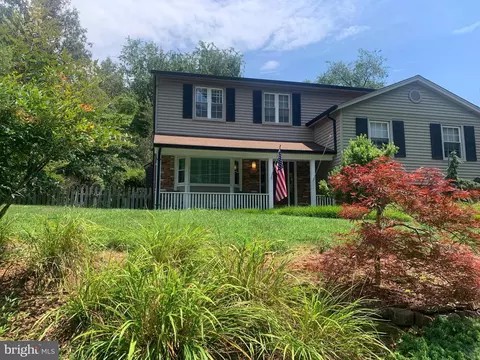 305 Valeview Ct NW, Vienna, VA 22180