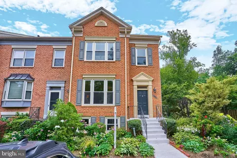 14335 Winding Woods Ct, Centreville, VA 20120