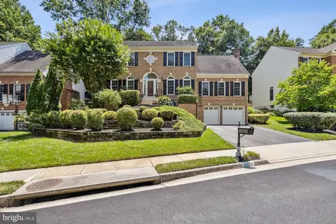 8703 Middleford Dr, Springfield, VA 22153