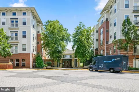 9480 Virginia Center Blvd #112, Vienna, VA 22181