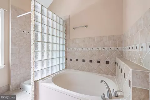 9357 Peter Roy Ct, Burke, VA 22015 photo 13