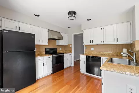 9357 Peter Roy Ct, Burke, VA 22015 photo 6