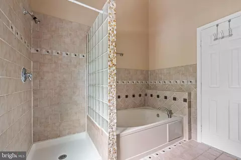 9357 Peter Roy Ct, Burke, VA 22015 photo 14
