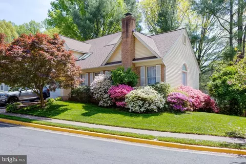 10002 Beacon Pond Ln, Burke, VA 22015