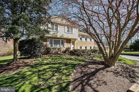 1193 Meadow Green Ln, Mclean, VA 22102