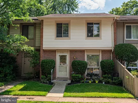 1191 Autumnhaze Ct, Herndon, VA 20170