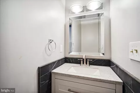 2036 Chadds Ford Dr, Reston, VA 20191 photo 3