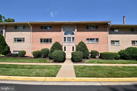 2829 Kalmia Lee Ct #201, Falls Church, VA 22042