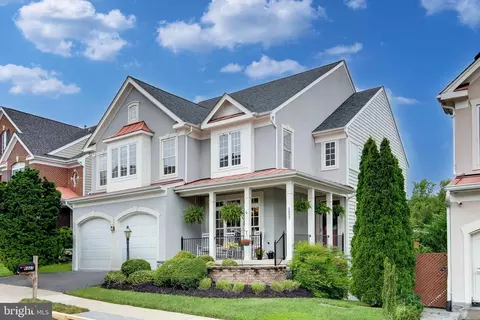 5827 Governors Hill Dr, Alexandria, VA 22310