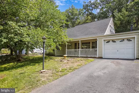 12833 Point Pleasant Dr, Fairfax, VA 22033