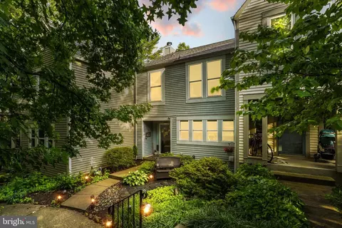 2090 Lake Audubon Ct, Reston, VA 20191