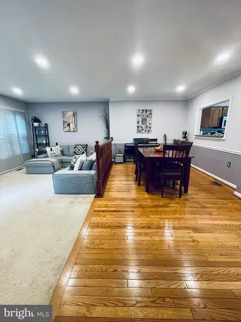 7203 Squirrel Run Ct, Springfield, VA 22152 photo 5