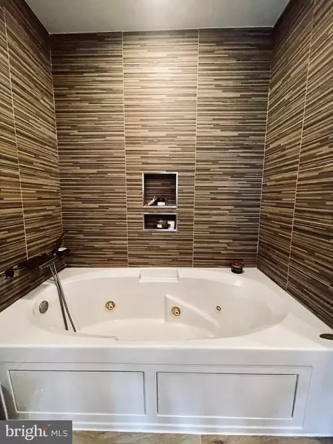 7203 Squirrel Run Ct, Springfield, VA 22152 photo 12
