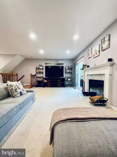 7203 Squirrel Run Ct, Springfield, VA 22152 photo 4