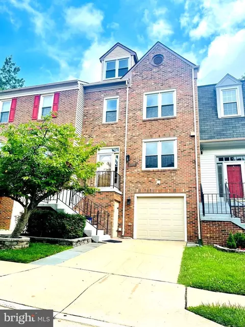 7203 Squirrel Run Ct, Springfield, VA 22152 photo 2