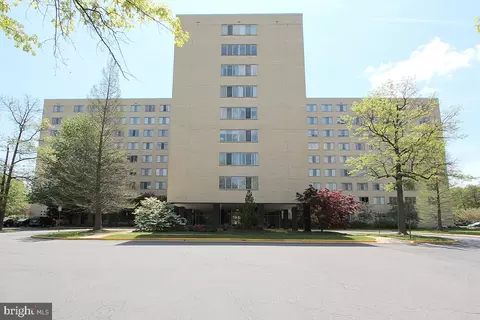 6641 Wakefield Dr #905, Alexandria, VA 22307