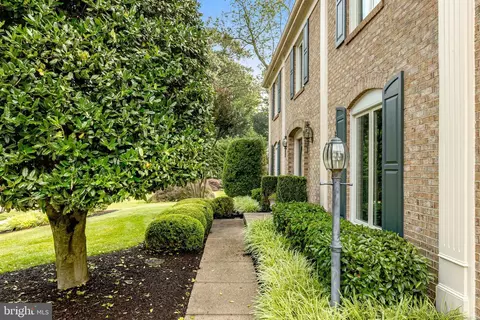 7309 Jenna Rd, Springfield, VA 22153 photo 4