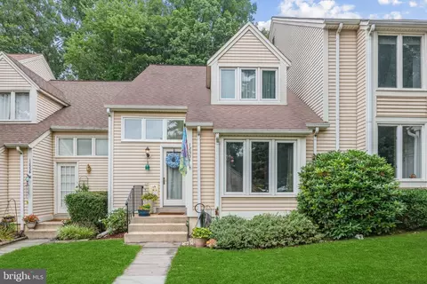 12554 Garland Tree Ct, Fairfax, VA 22033
