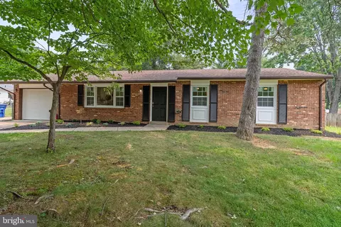 1258 Redwood Ct, Herndon, VA 20170
