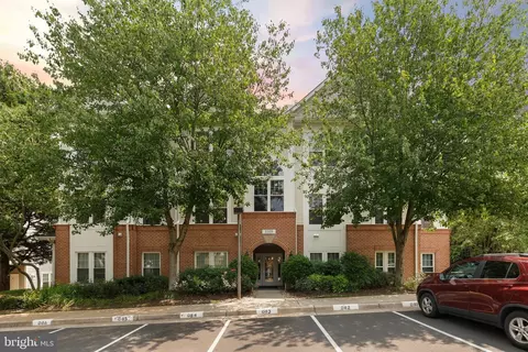 1519 N Point Dr #01-0204, Reston, VA 20194