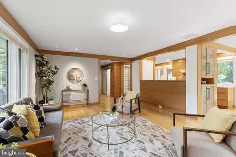 6410 Waterway Dr, Falls Church, VA 22044