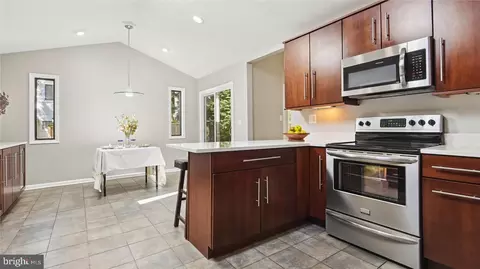 11706 Riders Ln, Reston, VA 20191 photo 4