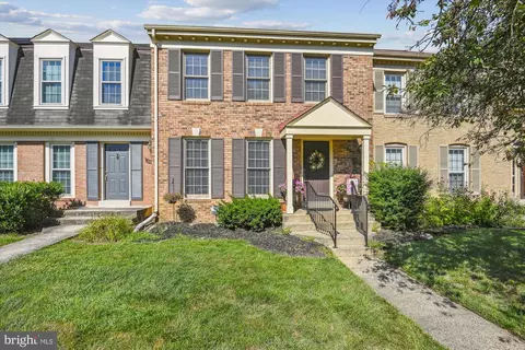 4608 Luxberry Dr, Fairfax, VA 22032