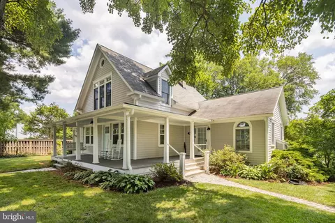 690 Dranesville Rd, Herndon, VA 20170